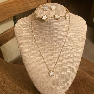 Clover 18K Gold Plated 3 Piece Jewelry Set NWOT